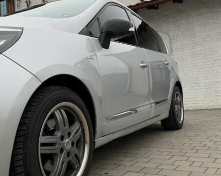 Серый Рено Гранд Сценик, объемом двигателя 1.6 л и пробегом 300 тыс. км за 10500 $, фото 2 на Automoto.ua