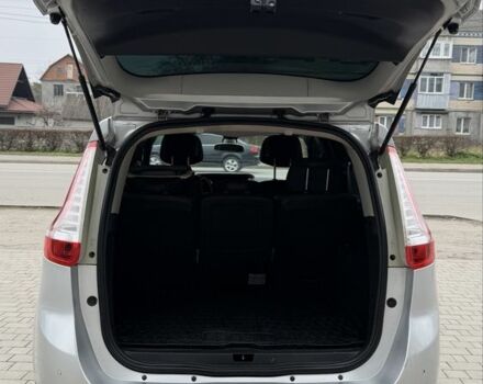 Серый Рено Гранд Сценик, объемом двигателя 1.6 л и пробегом 300 тыс. км за 10500 $, фото 3 на Automoto.ua