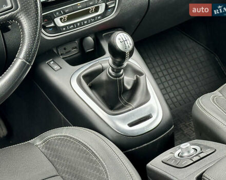 Серый Рено Гранд Сценик, объемом двигателя 0 л и пробегом 213 тыс. км за 10400 $, фото 17 на Automoto.ua