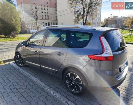 Сірий Рено Гранд Сценік, об'ємом двигуна 2 л та пробігом 246 тис. км за 9900 $, фото 2 на Automoto.ua