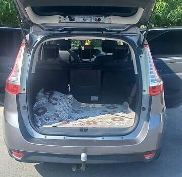 Серый Рено Гранд Сценик, объемом двигателя 1.46 л и пробегом 201 тыс. км за 9900 $, фото 6 на Automoto.ua