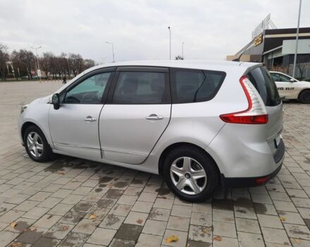 Серый Рено Гранд Сценик, объемом двигателя 1.6 л и пробегом 200 тыс. км за 8950 $, фото 1 на Automoto.ua