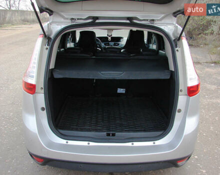 Серый Рено Гранд Сценик, объемом двигателя 1.5 л и пробегом 241 тыс. км за 10000 $, фото 20 на Automoto.ua