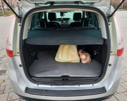 Серый Рено Гранд Сценик, объемом двигателя 1.6 л и пробегом 200 тыс. км за 8950 $, фото 11 на Automoto.ua