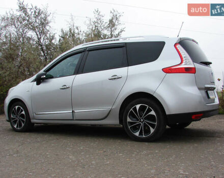 Серый Рено Гранд Сценик, объемом двигателя 1.5 л и пробегом 241 тыс. км за 10000 $, фото 4 на Automoto.ua