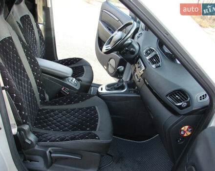 Серый Рено Гранд Сценик, объемом двигателя 1.5 л и пробегом 241 тыс. км за 10000 $, фото 18 на Automoto.ua