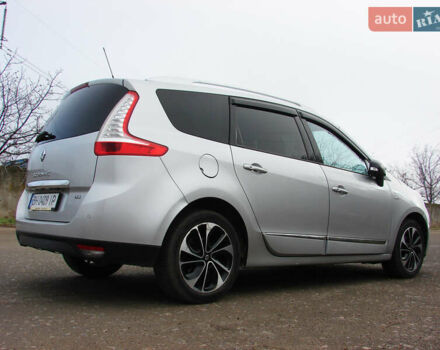 Серый Рено Гранд Сценик, объемом двигателя 1.5 л и пробегом 241 тыс. км за 10000 $, фото 7 на Automoto.ua