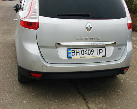 Серый Рено Гранд Сценик, объемом двигателя 1.5 л и пробегом 241 тыс. км за 10000 $, фото 5 на Automoto.ua