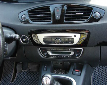 Серый Рено Гранд Сценик, объемом двигателя 1.5 л и пробегом 241 тыс. км за 10000 $, фото 15 на Automoto.ua