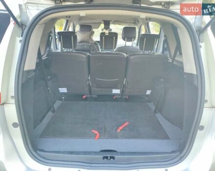 Серый Рено Гранд Сценик, объемом двигателя 1.5 л и пробегом 201 тыс. км за 11200 $, фото 13 на Automoto.ua