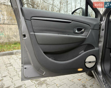 Сірий Рено Гранд Сценік, об'ємом двигуна 1.6 л та пробігом 234 тис. км за 10800 $, фото 34 на Automoto.ua