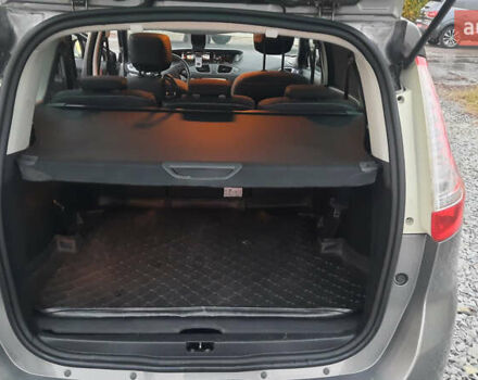 Серый Рено Гранд Сценик, объемом двигателя 1.5 л и пробегом 247 тыс. км за 10000 $, фото 11 на Automoto.ua