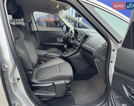 Серый Рено Гранд Сценик, объемом двигателя 1.5 л и пробегом 200 тыс. км за 14800 $, фото 43 на Automoto.ua