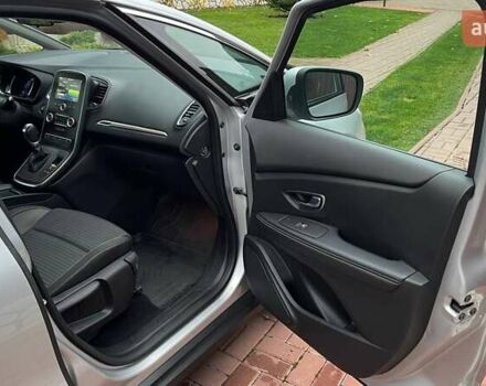 Сірий Рено Гранд Сценік, об'ємом двигуна 1.5 л та пробігом 132 тис. км за 16900 $, фото 9 на Automoto.ua