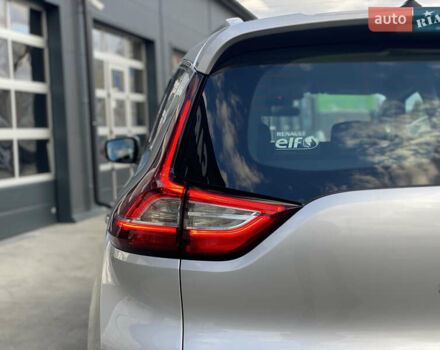 Серый Рено Гранд Сценик, объемом двигателя 1.6 л и пробегом 207 тыс. км за 14500 $, фото 14 на Automoto.ua