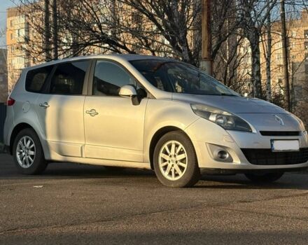 Серый Рено Гранд Сценик, объемом двигателя 1.6 л и пробегом 286 тыс. км за 8000 $, фото 6 на Automoto.ua