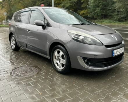 Сірий Рено Гранд Сценік, об'ємом двигуна 1.5 л та пробігом 250 тис. км за 6999 $, фото 2 на Automoto.ua