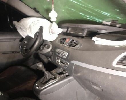 Серый Рено Гранд Сценик, объемом двигателя 0 л и пробегом 225 тыс. км за 4200 $, фото 4 на Automoto.ua