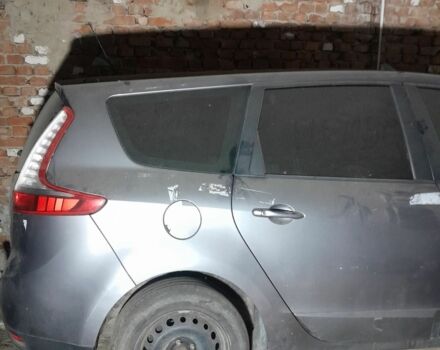 Серый Рено Гранд Сценик, объемом двигателя 0 л и пробегом 225 тыс. км за 4200 $, фото 3 на Automoto.ua