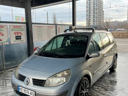 Серый Рено Гранд Сценик, объемом двигателя 1.9 л и пробегом 260 тыс. км за 3999 $, фото 1 на Automoto.ua