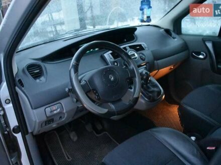 Рено Гранд Сценік 2005 у Смеле на Automoto.ua Сірий Рено Гранд Сценік, об'ємом двигуна 2 л та пробігом 180 тис. км за 5300 $, фото 1 на Automoto.ua