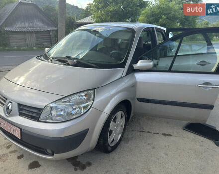 Серый Рено Гранд Сценик, объемом двигателя 2 л и пробегом 250 тыс. км за 5400 $, фото 1 на Automoto.ua