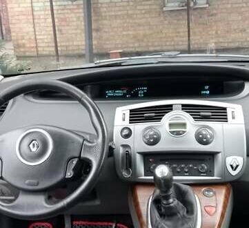 Серый Рено Гранд Сценик, объемом двигателя 1.6 л и пробегом 245 тыс. км за 5300 $, фото 1 на Automoto.ua