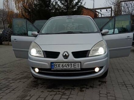 Серый Рено Гранд Сценик, объемом двигателя 1.5 л и пробегом 269 тыс. км за 5500 $, фото 1 на Automoto.ua