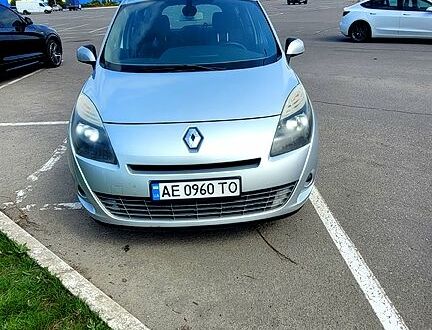 Рено Гранд Сценік 2009 у Дніпро (Дніпропетровську) на Automoto.ua Сірий Рено Гранд Сценік, об'ємом двигуна 1.4 л та пробігом 208 тис. км за 6800 $, фото 1 на Automoto.ua