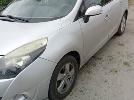 Рено Гранд Сценік 2009 у Полтаві на Automoto.ua Сірий Рено Гранд Сценік, об'ємом двигуна 1.9 л та пробігом 250 тис. км за 6800 $, фото 1 на Automoto.ua