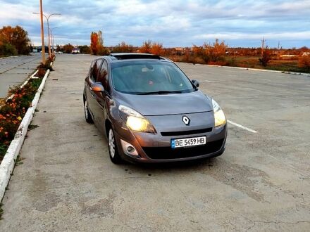 Рено Гранд Сценик 2009 в Николаеве на Automoto.ua Серый Рено Гранд Сценик, объемом двигателя 1.4 л и пробегом 238 тыс. км за 8500 $, фото 1 на Automoto.ua