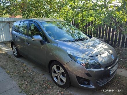 Серый Рено Гранд Сценик, объемом двигателя 1.9 л и пробегом 375 тыс. км за 6900 $, фото 1 на Automoto.ua