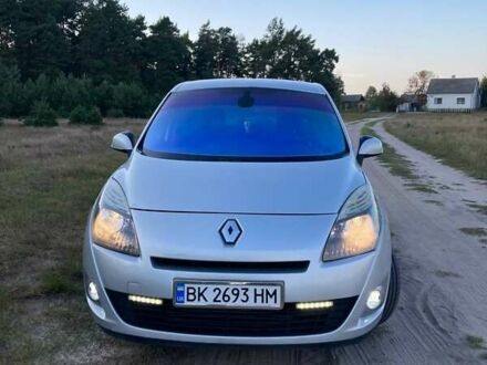 Сірий Рено Гранд Сценік, об'ємом двигуна 1.5 л та пробігом 300 тис. км за 7300 $, фото 1 на Automoto.ua