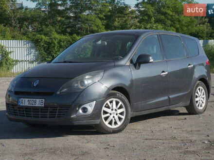 Рено Гранд Сценик 2010 в Киеве на Automoto.ua Серый Рено Гранд Сценик, объемом двигателя 1.87 л и пробегом 319 тыс. км за 7900 $, фото 1 на Automoto.ua