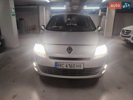 Серый Рено Гранд Сценик, объемом двигателя 1.5 л и пробегом 285 тыс. км за 7000 $, фото 1 на Automoto.ua