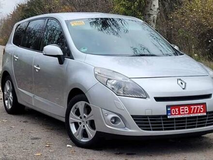 Серый Рено Гранд Сценик, объемом двигателя 2 л и пробегом 248 тыс. км за 8650 $, фото 1 на Automoto.ua