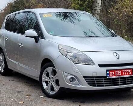 Серый Рено Гранд Сценик, объемом двигателя 2 л и пробегом 248 тыс. км за 8650 $, фото 1 на Automoto.ua
