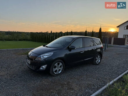 Рено Гранд Сценік 2010 у Хмельницькому на Automoto.ua Сірий Рено Гранд Сценік, об'ємом двигуна 2 л та пробігом 269 тис. км за 8500 $, фото 1 на Automoto.ua
