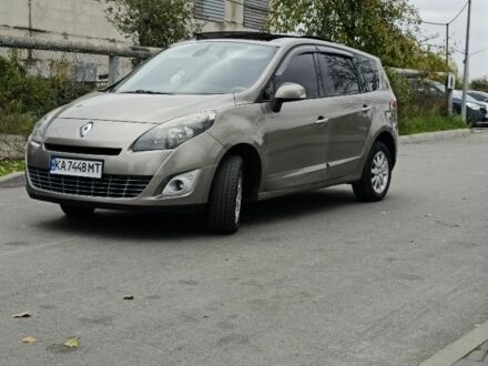 Рено Гранд Сценік 2010 у Василькове на Automoto.ua Сірий Рено Гранд Сценік, об'ємом двигуна 1.5 л та пробігом 348 тис. км за 7800 $, фото 1 на Automoto.ua
