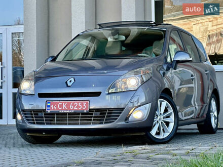 Серый Рено Гранд Сценик, объемом двигателя 2 л и пробегом 244 тыс. км за 7800 $, фото 1 на Automoto.ua