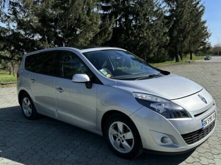 Рено Гранд Сценік 2010 у Дубно на Automoto.ua Сірий Рено Гранд Сценік, об'ємом двигуна 1.5 л та пробігом 261 тис. км за 7100 $, фото 1 на Automoto.ua