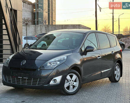 Рено Гранд Сценик 2010 в Днепре (Днепропетровске) на Automoto.ua Серый Рено Гранд Сценик, объемом двигателя 1.4 л и пробегом 180 тыс. км за 5999 $, фото 1 на Automoto.ua