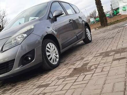Рено Гранд Сценік 2010 у Дубно на Automoto.ua Сірий Рено Гранд Сценік, об'ємом двигуна 1.5 л та пробігом 228 тис. км за 6999 $, фото 1 на Automoto.ua