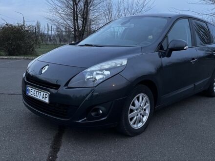 Серый Рено Гранд Сценик, объемом двигателя 1.5 л и пробегом 244 тыс. км за 7500 $, фото 1 на Automoto.ua