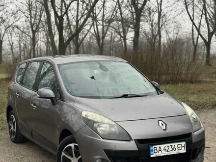 Сірий Рено Гранд Сценік, об'ємом двигуна 1.5 л та пробігом 255 тис. км за 7500 $, фото 1 на Automoto.ua