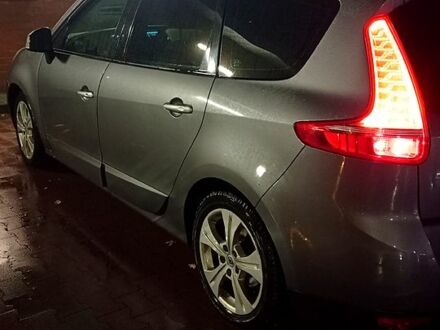 Серый Рено Гранд Сценик, объемом двигателя 1.5 л и пробегом 302 тыс. км за 6000 $, фото 1 на Automoto.ua