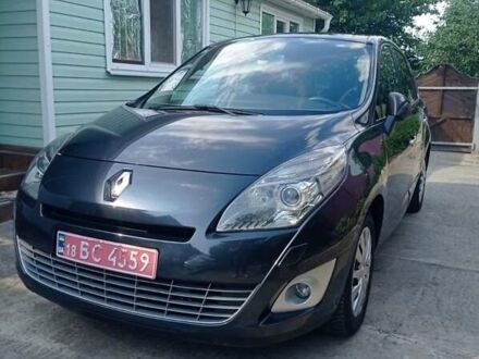 Серый Рено Гранд Сценик, объемом двигателя 2 л и пробегом 190 тыс. км за 8400 $, фото 1 на Automoto.ua