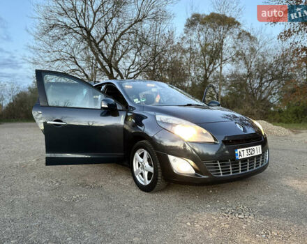 Рено Гранд Сценик 2011 в Рожнятове на Automoto.ua Серый Рено Гранд Сценик, объемом двигателя 1.5 л и пробегом 305 тыс. км за 7200 $, фото 1 на Automoto.ua