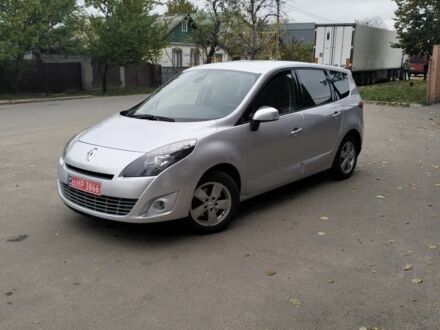 Рено Гранд Сценик 2011 в Чернигове на Automoto.ua Серый Рено Гранд Сценик, объемом двигателя 0 л и пробегом 220 тыс. км за 8500 $, фото 1 на Automoto.ua