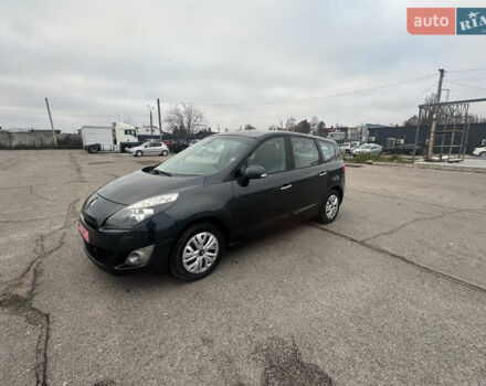 Сірий Рено Гранд Сценік, об'ємом двигуна 1.6 л та пробігом 219 тис. км за 9000 $, фото 1 на Automoto.ua